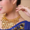 collier et de boucles d’oreilles