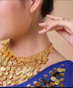collier et de boucles d’oreilles